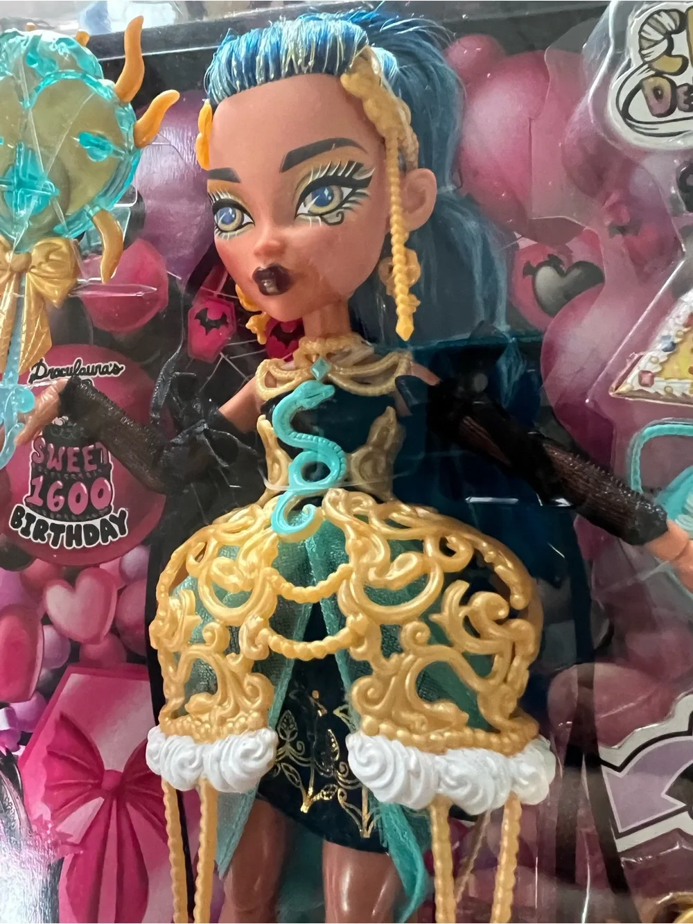 monster high Cleo de Nile Doll - Teal, Gold & Black